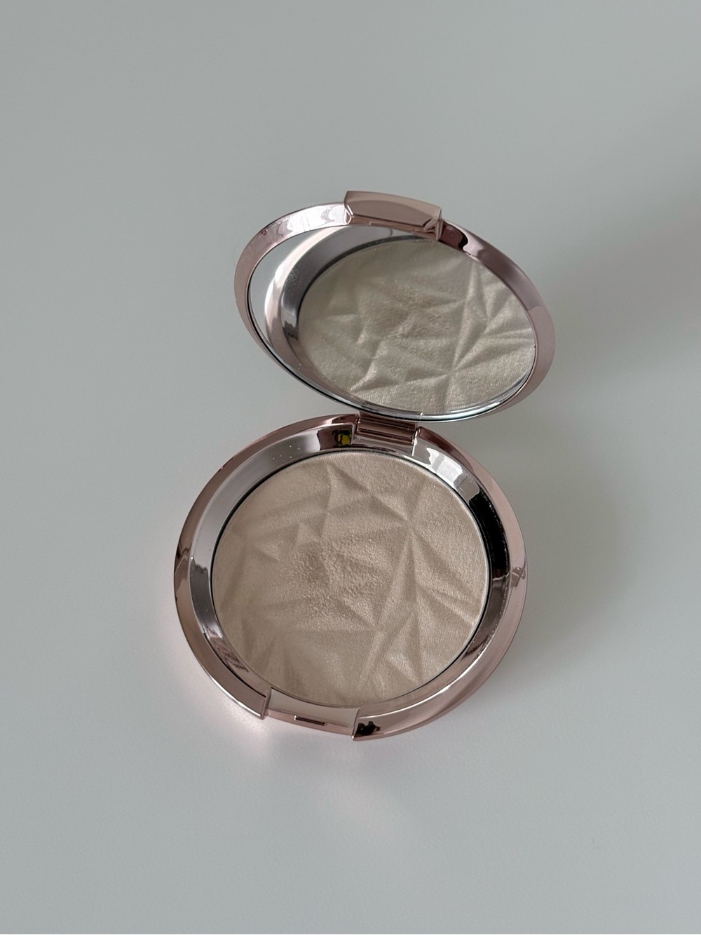 Becca Vanilla Quartz Highlighter